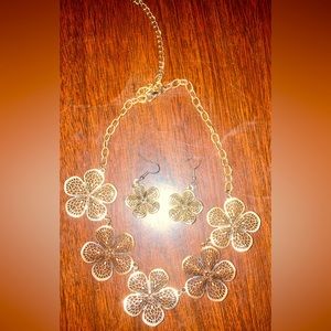 Necklace and earring set